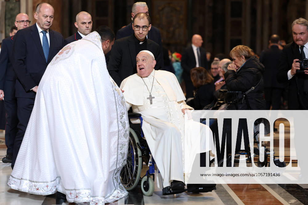Pope Francis Bergoglio attends the celebration of the Epiphany of the Lord Holy Mass Rome, Italy 06.01.2025 : Pope Francis Bergoglio he goes away in a wheelchair and greets children, disabled faithful after the Epiphany of the Lord Holy Mass on Altar of the Confession, St. Peter’s Basilica Rome italy Italy
