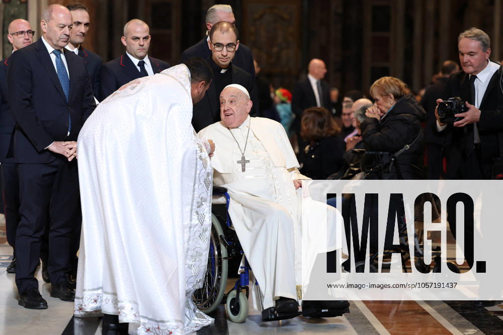 Pope Francis Bergoglio attends the celebration of the Epiphany of the Lord Holy Mass Rome, Italy 06.01.2025 : Pope Francis Bergoglio he goes away in a wheelchair and greets children, disabled faithful after the Epiphany of the Lord Holy Mass on Altar of the Confession, St. Peter’s Basilica Rome italy Italy