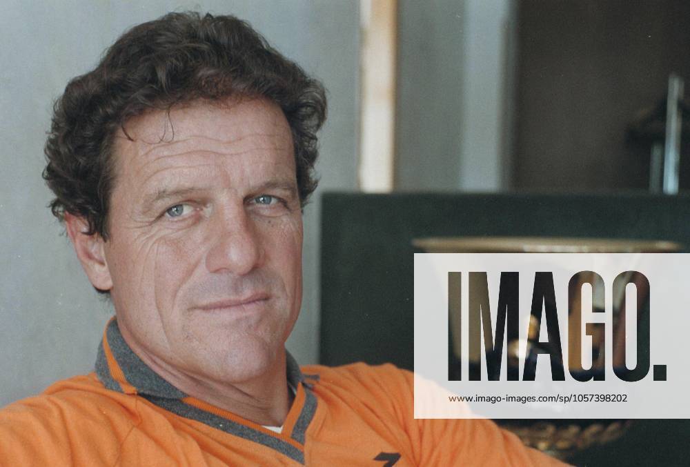Archivbilder der Woche SPORT KW02 AS Roma s coach Fabio Capello ROME, ITALY - FEBRUARY 9: Fabio Capello, coach of AS Roma on February 9, 2000 in Rome, Italy. Rome Lazio Italy