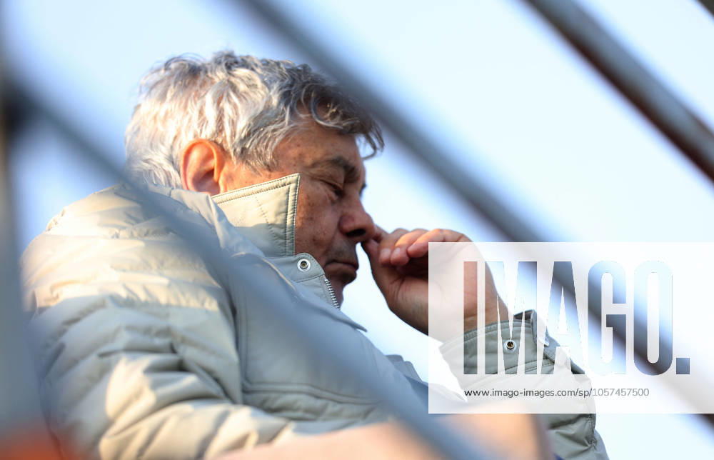 Belek(Turkey) MTK Budapest- UCluj Universitatea Cluj International Friendly, Länderspiel, Nationalmannschaft men s football training camp NBI Liga, SuperLiga Romaniei Mircea Lucescu Romanian head coach during match :
