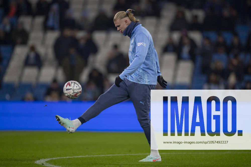 Manchester City v Salford City - Emirates FA Cup Third Round Erling Haaland 9 of Manchester City F.C. warms up during the Emirates FA Cup Third Round match between Manchester City and Salford City at the Etihad Stadium in Manchester, England, on January 11, 2025. Manchester Manchester United, ManU Kingdom