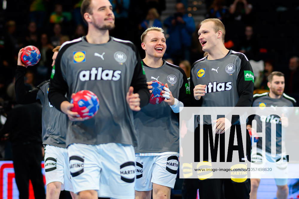 Hamburg: Handball Länderspiel - Vorbereitung WM - Deutschland - Brasilien Justus Fischer (Deutschland), Torhueter David Späth David Spaeth (Deutschland) lachend laechelnd gut gelaunt grinst grinsend Hamburg Barlays Arena Deutschland