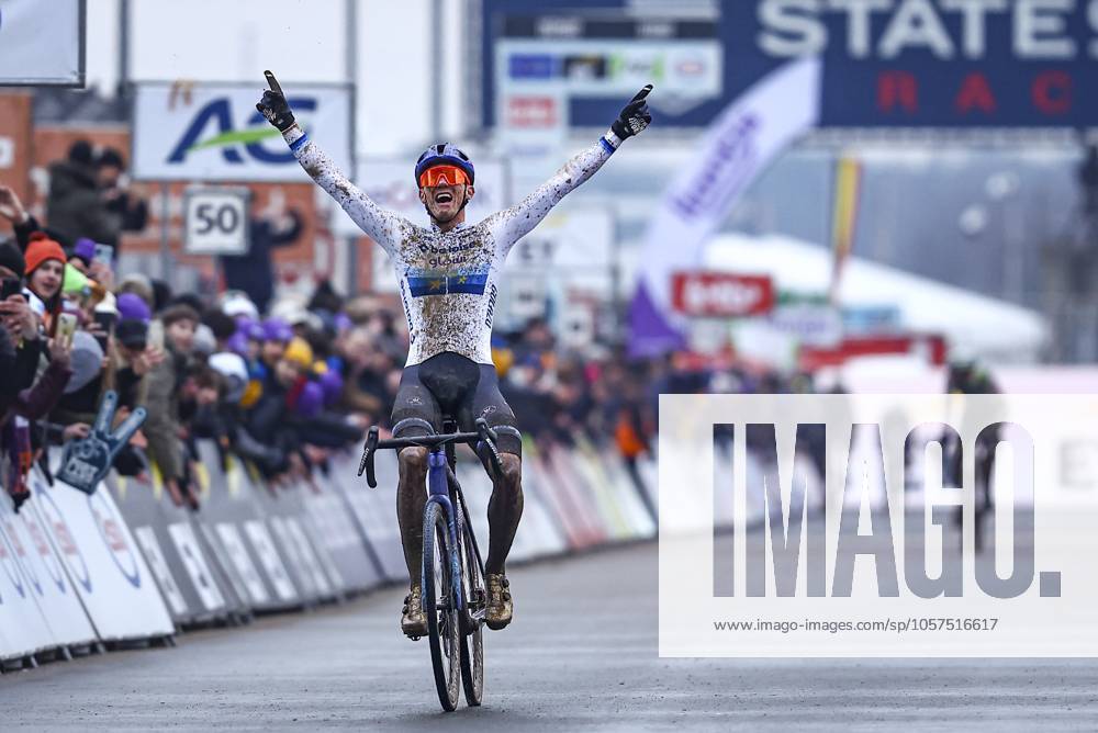Belgian Thibau Nys celebrates as he crosses the finish line to win the elite men race of the Belgian Cyclocross Championships (11-12 01) on Sunday 12 January 2025 in Heusden-Zolder. DAVIDxPINTENS x110257114x