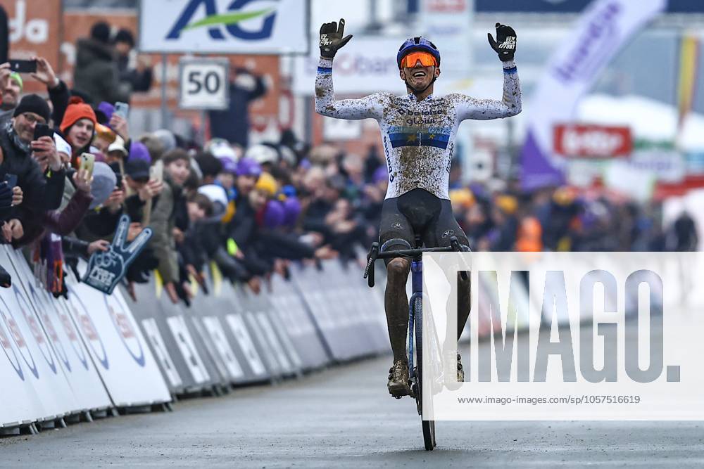Belgian Thibau Nys celebrates as he crosses the finish line to win the elite men race of the Belgian Cyclocross Championships (11-12 01) on Sunday 12 January 2025 in Heusden-Zolder. DAVIDxPINTENS x110257140x