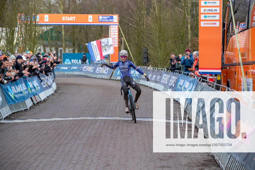 NK Cyclocross Oisterwijk vrouwen Oisterwijk (NED), CYCLOCROSS, JANUARY 12 Puck Pieterse pakt de Nederlandse titel voor Ceylin Alvarado en Denise Betsema Gefotografeerd tijdens het Nederlands Kampioenschap veldrijden in Oisterwijk Content not available for redistribution in The Netherlands directly or indirectly through any third parties.