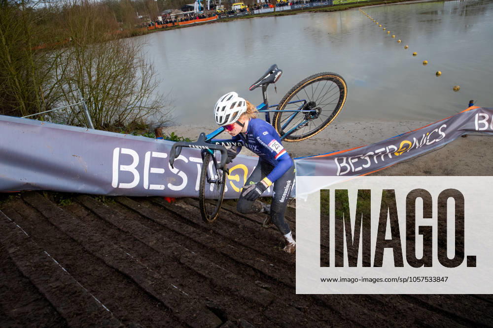 NK Cyclocross Oisterwijk Vrouwen Oisterwijk (NED), CYCLOCROSS, JANUARY 12 Puck Pieterse Gefotografeerd tijdens het Nederlands Kampioenschap veldrijden in Oisterwijk Content not available for redistribution in The Netherlands directly or indirectly through any third parties.