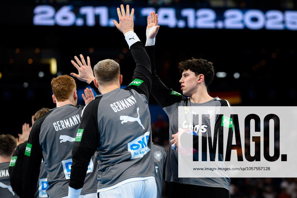 Hamburg: Handball Länderspiel - Vorbereitung WM - Deutschland - Brasilien v.li. Justus Fischer (Deutschland), Marko Grgic (Deutschland) Hamburg Barlays Arena Deutschland