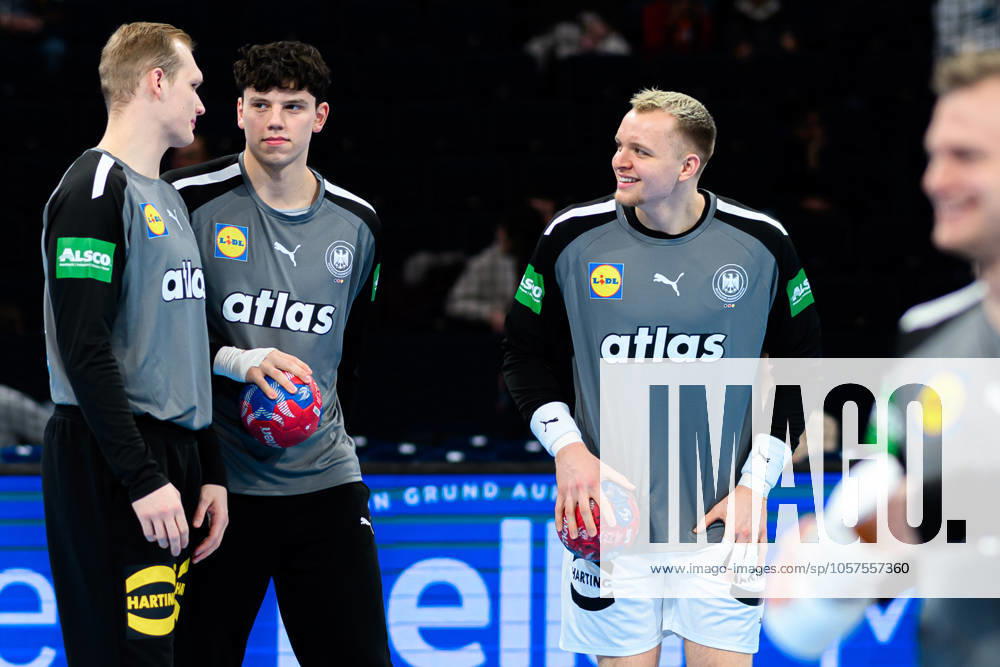 Hamburg: Handball Länderspiel - Vorbereitung WM - Deutschland - Brasilien v.li. Torhueter David Späth David Spaeth (Deutschland), Marko Grgic (Deutschland), Justus Fischer (Deutschland) Hamburg Barlays Arena Deutschland