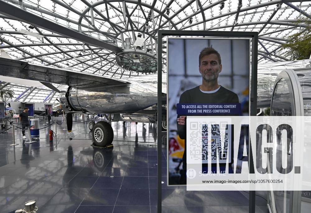 Fussball, Pressekonferenz bei Red Bull in Salzburg, Jürgen Klopp (Global Head of Soccer bei Red Bull) stellt sich erstmals den Medien, im Hangar 7 am Salzburger Airport.