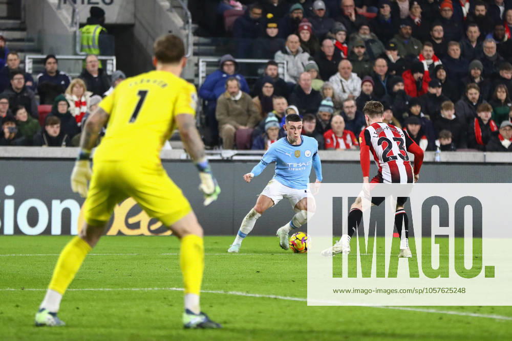 London, England, January 14th 2025: Phil Foden (47 Manchester City) receives pressure from Keane Lewis-Potter (23 Brentford) during the Premier League match between Brentford and Manchester City at Brentford Community Stadium in London, England (Alexander Canillas SPP)