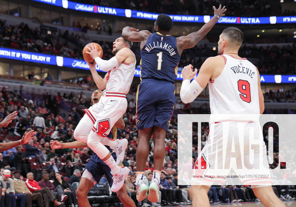 CHICAGO, IL - JANUARY 14: Zion Williamson 1 of the New Orleans Pelicans fouls Zach LaVine 8 of the Chicago Bulls as he drives to the basket during the second half on January 14, 2025 at the United Center in Chicago, Illinois. (Photo by Melissa Tamez Icon Sportswire) NBA, Basketball Herren, USA JAN 14 Pelicans at Bulls Icon250114018