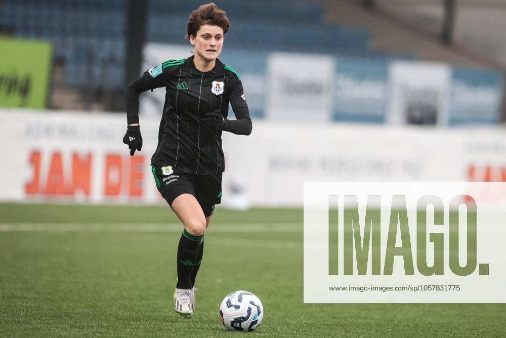 ,711 Sadium, Azerion Eredivisie vrouwen, Telstar - PEC (women) , season 2023 2024, during the match Telstar - PEC (women),PEC Zwolle goalkeeper Vita van der Linden Telstar - PEC (women) x27437761x
