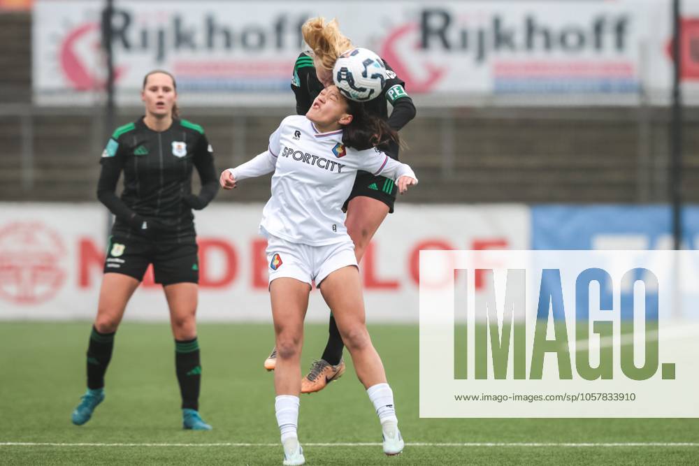 ,711 Sadium, Azerion Eredivisie vrouwen, Telstar - PEC (women) , season 2023 2024, during the match Telstar - PEC (women),Telstar player Nicci Berrevoets, PEC Zwolle player Kely Pruim Telstar - PEC (women) x27438670x