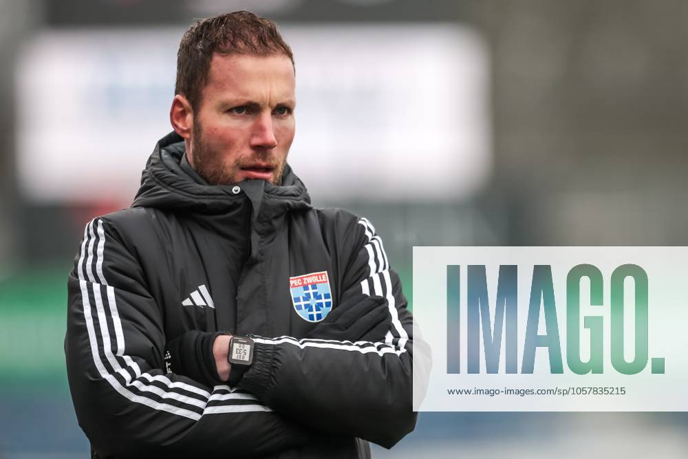 ,711 Sadium, Azerion Eredivisie vrouwen, Telstar - PEC (women) , season 2023 2024, during the match Telstar - PEC (women), PEC Zwolle trainer coach Jim Brinkhof Telstar - PEC (women) x27439147x