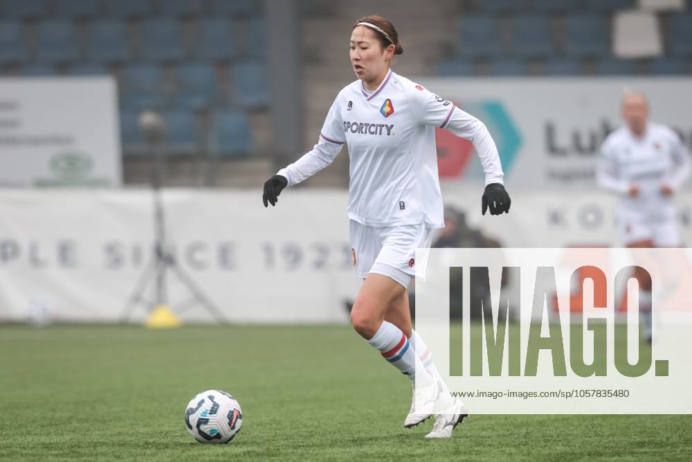 ,711 Sadium, Azerion Eredivisie vrouwen, Telstar - PEC (women) , season 2023 2024, during the match Telstar - PEC (women),Telstar player Akari Takeshige Telstar - PEC (women) x27439296x