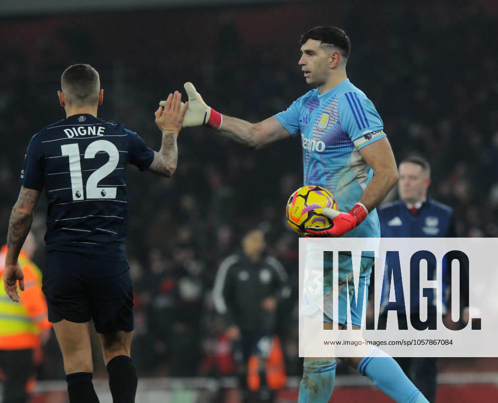 Football - 2024 2025 Premier League - Arsenal vs Aston Villa - Emirates Stadium - Saturday 18th January 2025 Ex Arsenal player Emiliano Martinez of Aston Villa celebrates after the match with Digne COLORSPORT Andrew Cowie
