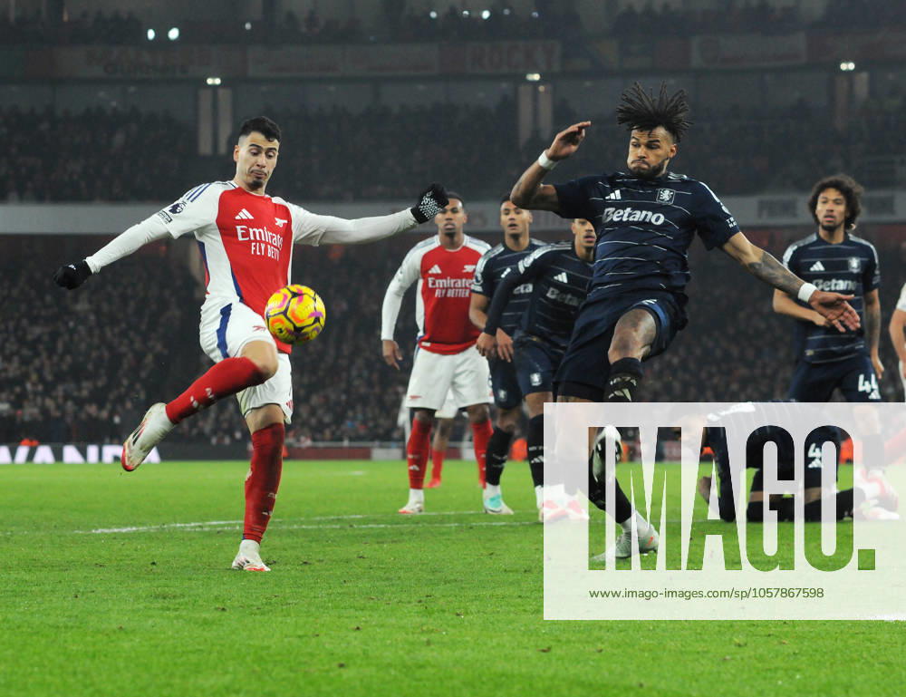 Football - 2024 2025 Premier League - Arsenal vs Aston Villa - Emirates Stadium - Saturday 18th January 2025 Gabriel Martinelli of Arsenal shoots past Tyrone Mings COLORSPORT Andrew Cowie