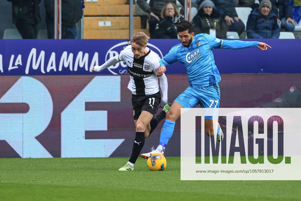 Pontus Almqvist (Parma Calcio) fights for the ball against Mikael Egill Ellertsson (Venezia FC) during Parma Calcio vs Venezia FC, Italian soccer Serie A match in Parma, Italy, January 19 2025