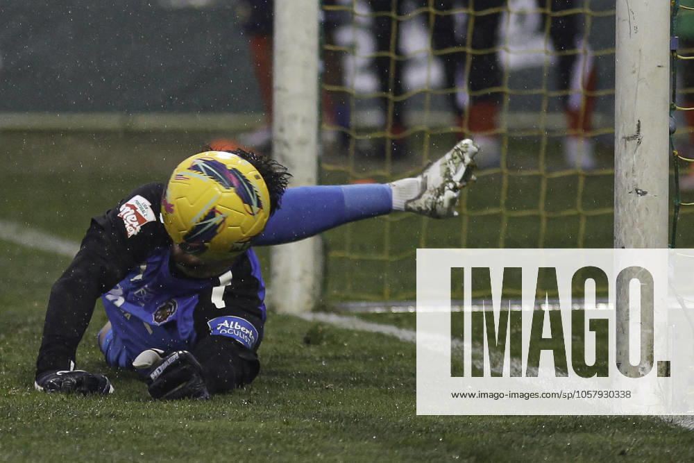 Liga portugal 2 meu super - cd tondela xmario m. Tondela (pt) 01 19 2025 - liga portugal meu super - cd tondela xmario m. seafarer goalkeeper tabuaco m. During a match between tondela xmario m., valid for the 18th round of the portugal league 2 meu super, held at the joao cardoso stadium, in tondela, on this sunday afternoon,(19). (Foto: Alexandre Gomes Thenews2 imago images) SPO