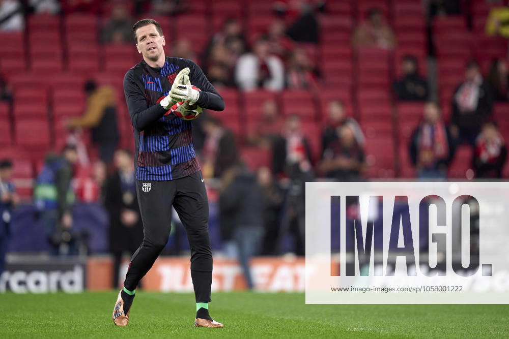 SL Benfica v FC Barcelona, Barca - UEFA Champions League 2024 25 League Phase MD7 Wojciech Szczesny of FC Barcelona warms up before the UEFA Champions League match between SL Benfica and FC Barcelona at Estadio Da Luz in Lisbon, Portugal, on January 21, 2025. Lisbon, Portugal Lisbon Portugal