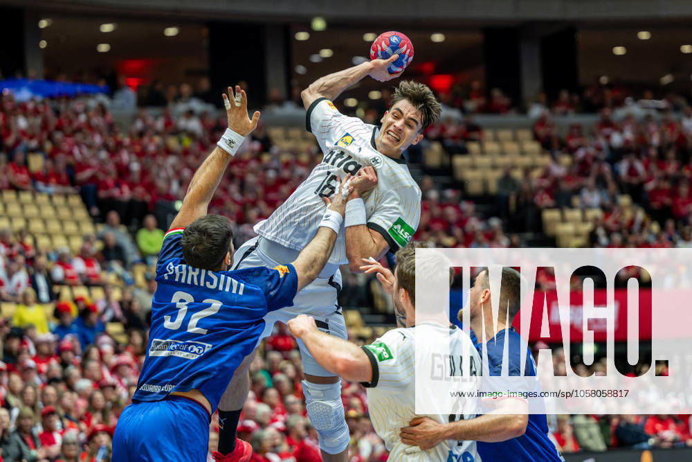 Handball Herning 23.01.2025 IHF Handball World Championship, WM, Weltmeisterschaft Hauptrunde Italien (ITA) - Deutschland (GER) Julian Köster (Deutschland, No.18) Koester PARISINI Andrea Carlo (Italien, No.32)