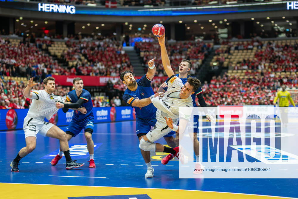 Handball Herning 23.01.2025 IHF Handball World Championship, WM, Weltmeisterschaft Hauptrunde Italien (ITA) - Deutschland (GER) Julian Köster (Deutschland, No.18) Koester PARISINI Andrea Carlo (Italien, No.32)