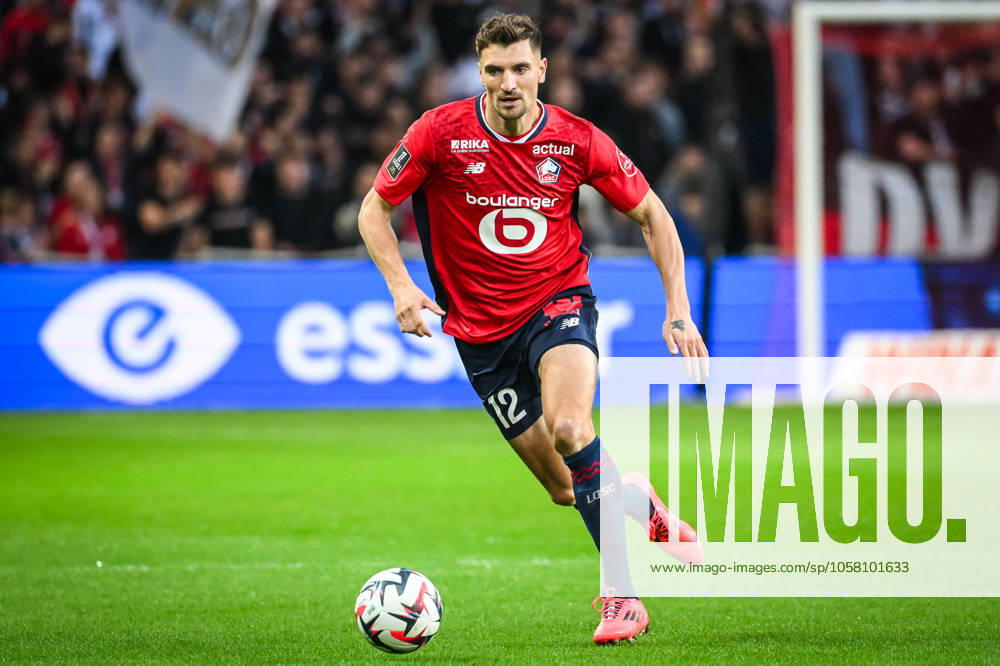 Villeneuve-D ascq, France, France: Thomas MEUNIER of Lille during the Ligue 1 match between Lille OSC (LOSC) and Toulouse FC at Pierre Mauroy Stadium on October 05, 2024 in Villeneuve-d Ascq near Lille, France. Villeneuve-D ascq France - ZUMAm308 20241005_zsp_m308_032