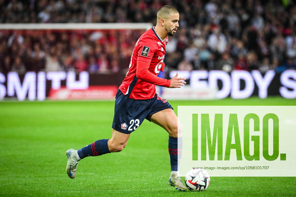 Villeneuve-D ascq, France, France: Edon ZHEGROVA of Lille during the Ligue 1 match between Lille OSC (LOSC) and Toulouse FC at Pierre Mauroy Stadium on October 05, 2024 in Villeneuve-d Ascq near Lille, France. Villeneuve-D ascq France - ZUMAm308 20241005_zsp_m308_041
