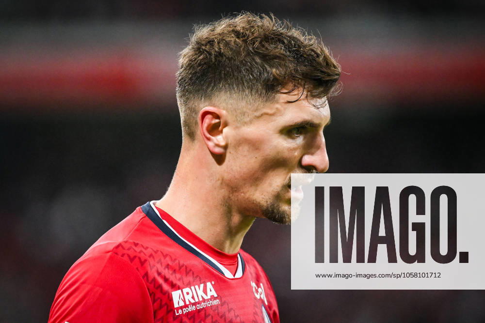 Villeneuve-D ascq, France, France: Thomas MEUNIER of Lille during the Ligue 1 match between Lille OSC (LOSC) and Toulouse FC at Pierre Mauroy Stadium on October 05, 2024 in Villeneuve-d Ascq near Lille, France. Villeneuve-D ascq France - ZUMAm308 20241005_zsp_m308_044