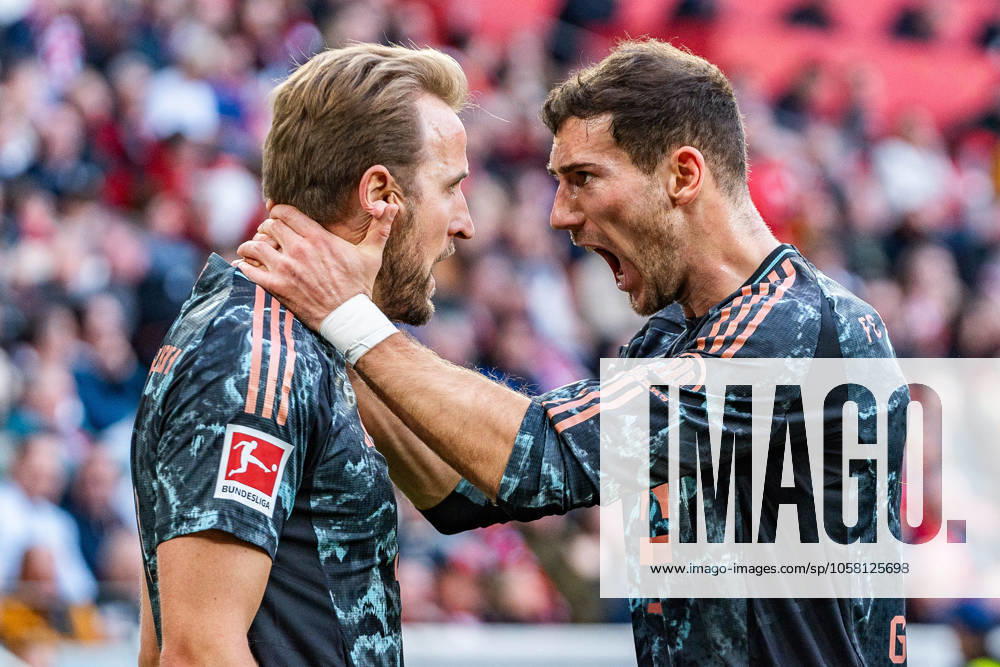 SC Freiburg vs. FC Bayern München, 1. Bundesliga, 19. Spieltag Tor zum 0:1 durch Harry Kane (FC Bayern Muenchen, 9) hier mit Leon Goretzka (FC Bayern Muenchen, 8) Wichtiger Hinweis: Gemaess den Vorgaben der DFL Deutsche Fussball Liga bzw. des DFB Deutscher Fussball-Bund ist es untersagt, in dem Stadion und oder vom Spiel angefertigte Fotoaufnahmen in Form von Sequenzbildern und oder videoaehnlichen Fotostrecken zu verwerten