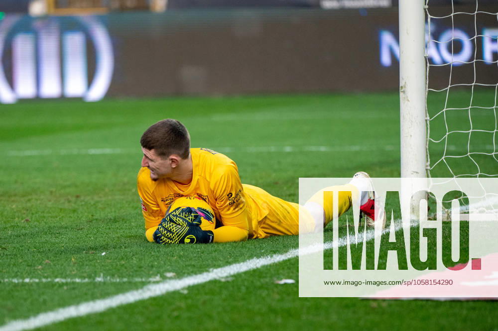 MARKO GUDZULIC from Estrela da Amadora seen on action during the Liga Portugal Betclic 2024 25 match between FC Famalicao and Estrela da Amadora at EstoÂ¡dio Municipal de Famalicao 25, January 2025 in Famalicao, Portugal. Final Score FC Famalicao 0 - 0 Estrela da Amadora Famalicao Portugal - ZUMAl192 20250125_zsp_l192_014