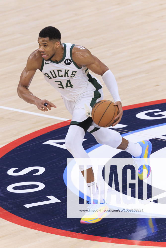 Giannis Antetokounmpo 34 of the Milwaukee Bucks during their regular season NBA, Basketball Herren, USA game against the Los Angeles Clippers on Saturday January 25, 2025 at Intuit Dome in Inglewood, California. Clippers defeat Bucks, 127-117. ARIANA RUIZ PI Inglewood USA - ZUMAp124 20250125_zaa_p124_021