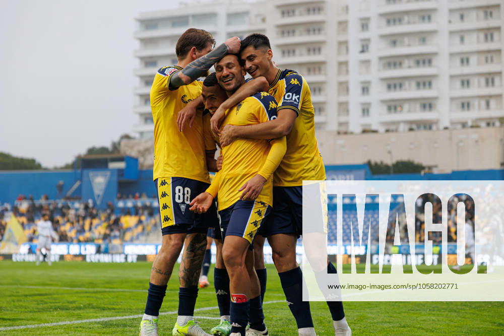 Players of Estoril seen celebrating after goal from Joao Carvalho during Liga Portugal game between teams of GD Estoril Praia and Vitoria SC at Estadio Antonio Coimbra da Mota (Maciej Rogowski) Estoril Estadio Antonio Coimbra da Mota Portugal