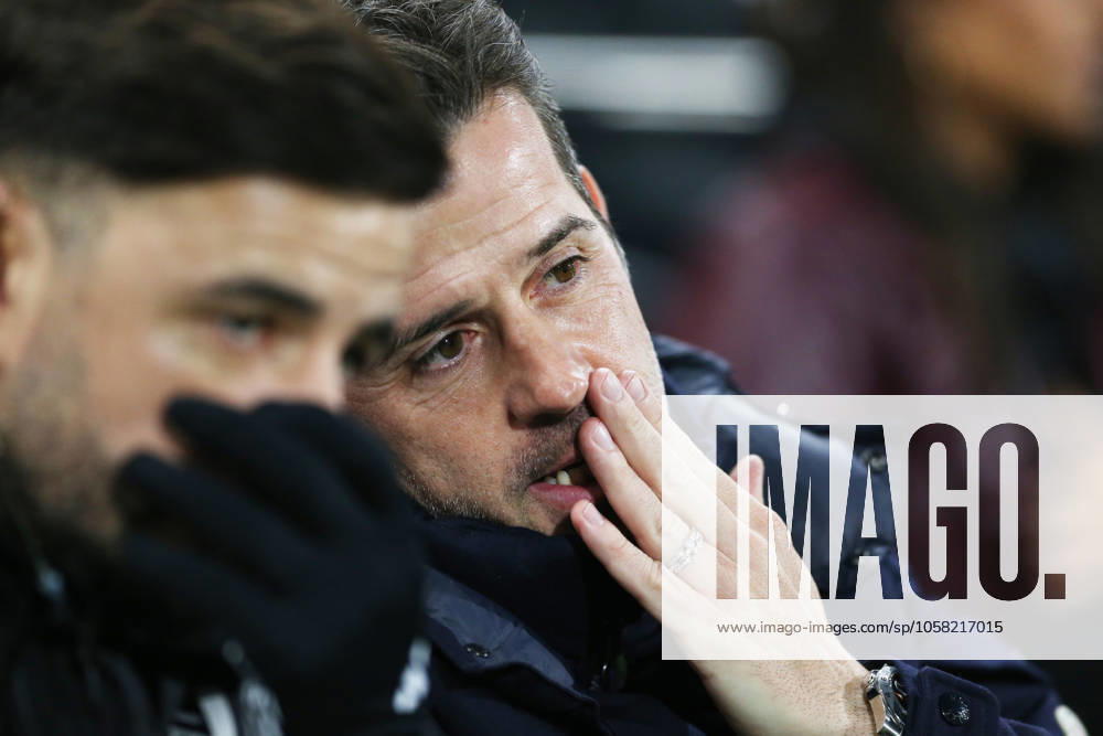 Craven Cottage, January 26th 2025: Manager Marco Silva of Fulham talking to his assistant Goncalo Santos during the Premier League match between Fulham and Manchester United, ManU at Craven Cottage on January 26, 2025 in London, England. (Pedro Soares SPP)