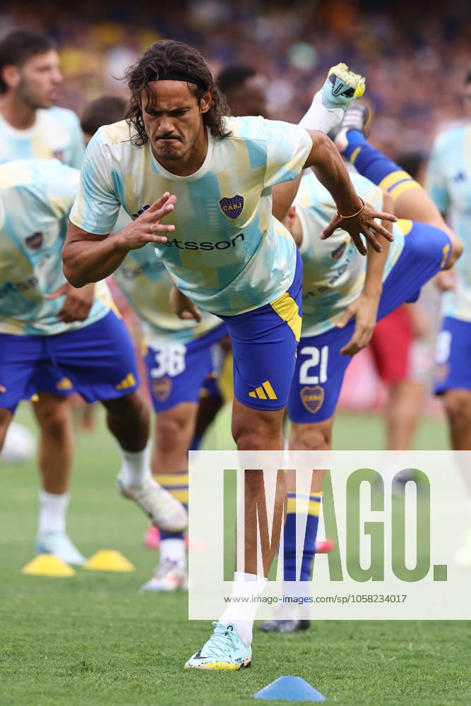 Boca Juniors Uruguayan forward Edinson Cavani warms up before the 2025 Apertura Tournament of the Argentine Professional Football League match against Argentinos Juniors, at La Bombonera stadium in Buenos Aires, on January 26, 2025. BUENOS AIRES ARGENTINA