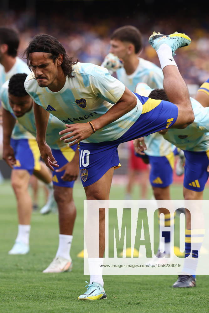 Boca Juniors Uruguayan forward Edinson Cavani warms up before the 2025 Apertura Tournament of the Argentine Professional Football League match against Argentinos Juniors, at La Bombonera stadium in Buenos Aires, on January 26, 2025. BUENOS AIRES ARGENTINA