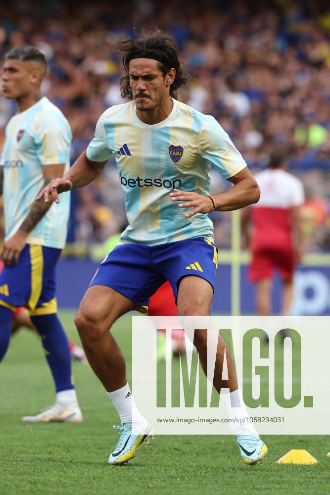 Boca Juniors Uruguayan forward Edinson Cavani warms up before the 2025 Apertura Tournament of the Argentine Professional Football League match against Argentinos Juniors, at La Bombonera stadium in Buenos Aires, on January 26, 2025. BUENOS AIRES ARGENTINA