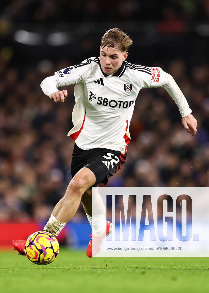 Fulham v Manchester United, ManU 26 January 2025, London - Premier League Football - Fulham v Manchester United - Emile Smith Rowe of Fulham - Photo: Jacques Feeney Offside. London UK