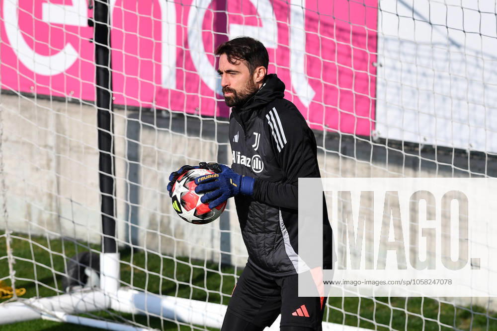 CALCIO - UEFA Champions League - Team Juventus - Training Carlo Pinsoglio of Juventus FC during Champions League 2024 2025 training at JTC Continassa on January 28, 2025 in Turin, Italy - ph Giuliano Marchisciano Continassa Italy