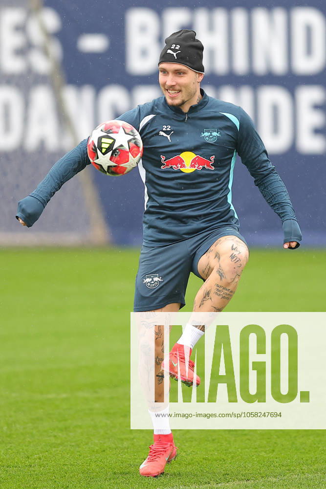 RB Leipzig - Training Champions League Leipzig, 28.01.2025, RBL Trainingszentrum, UEFA Champions League, RB LEIPZIG Abschlusstraining vorm morgigen Spiel bei Sturm Graz , Im Bild: David Raum , Nur zur redaktionellen Nutzung. Editorial use only. ,