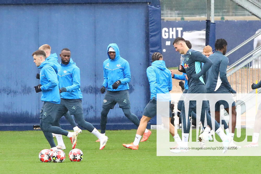 RB Leipzig - Training Champions League Leipzig, 28.01.2025, RBL Trainingszentrum, UEFA Champions League, RB LEIPZIG Abschlusstraining vorm morgigen Spiel bei Sturm Graz , Im Bild: Spieler von RB Leipzig wärmen sich auf , Nur zur redaktionellen Nutzung. Editorial use only. ,