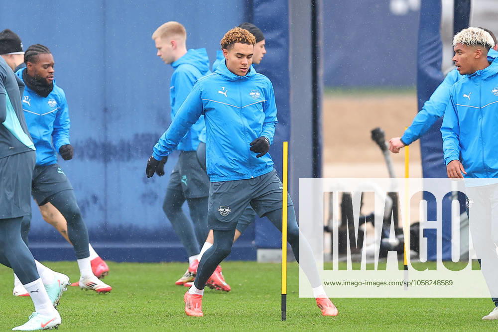 RB Leipzig - Training Champions League Leipzig, 28.01.2025, RBL Trainingszentrum, UEFA Champions League, RB LEIPZIG Abschlusstraining vorm morgigen Spiel bei Sturm Graz , Im Bild: Antonio Nusa , Nur zur redaktionellen Nutzung. Editorial use only. ,