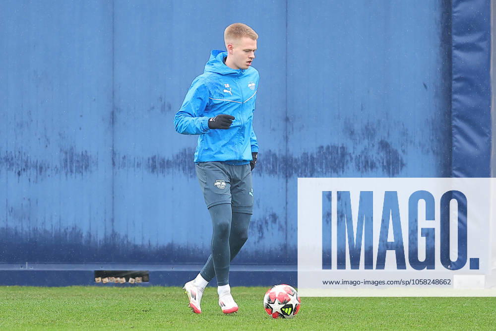 RB Leipzig - Training Champions League Leipzig, 28.01.2025, RBL Trainingszentrum, UEFA Champions League, RB LEIPZIG Abschlusstraining vorm morgigen Spiel bei Sturm Graz , Im Bild: Arthur Vermeeren , Nur zur redaktionellen Nutzung. Editorial use only. ,