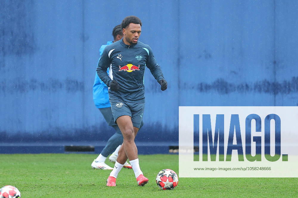 RB Leipzig - Training Champions League Leipzig, 28.01.2025, RBL Trainingszentrum, UEFA Champions League, RB LEIPZIG Abschlusstraining vorm morgigen Spiel bei Sturm Graz , Im Bild: Lois Openda , Nur zur redaktionellen Nutzung. Editorial use only. ,