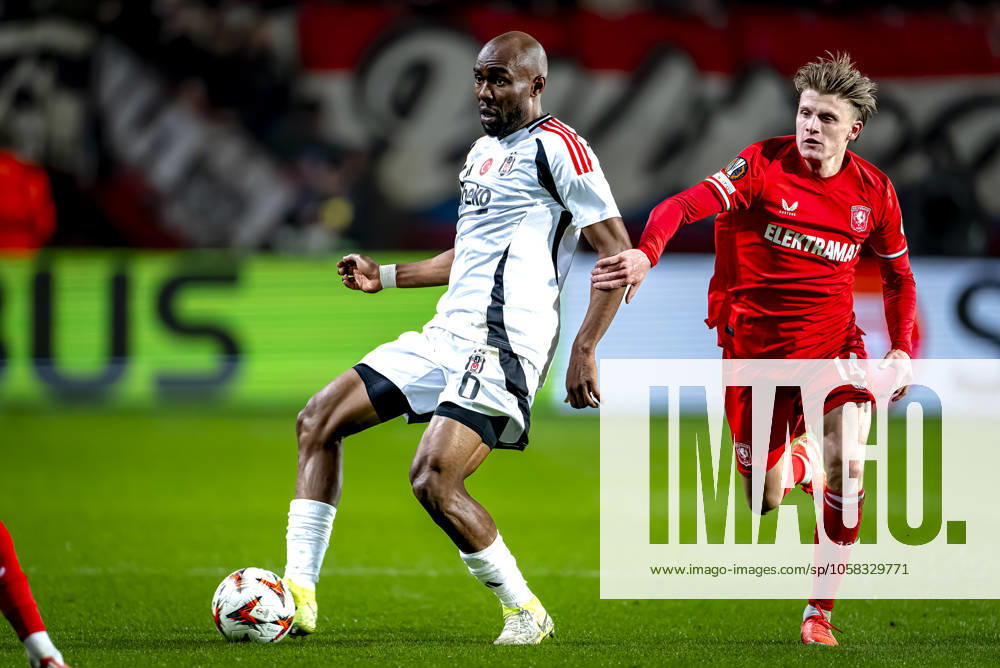 Besiktas JK midfielder Al Musrati, FC Twente midfielder Sem Steijn during the match Twente - Besiktas at the Grolsch Veste for the UEFA Europa League - League phase - Matchday 8 season 2024-2025 in ENSCHEDE, Netherlands on 30 january 2025, (photo by Marcel van Dorst EYE4images Defodi-746_212527