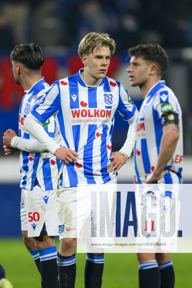 HEERENVEEN - Disappointment at (l-r) Eser Gurbuz of SC Heerenveen, Marcus Linday of SC Heerenveen, Mats Kohlert of SC Heerenveen during the Dutch Eredivisie match between SC Heerenveen and Fortuna Sittard at Abe Lenstra Stadium on Feb. 1, 2025 in Heerenveen, Netherlands. ANP COR LASKER Dutch Eredivisie 2024 25 ANPxSportx IVx 518914823 originalFilename: 518914823