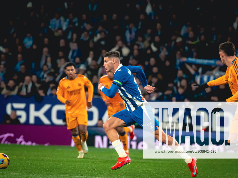 RCD Espanyol de Barcelona v Real Madrid CF - La Liga EA Sports 2024 2025 Roberto Fernandez of Espanyol moves into the attacking third during the La Liga EA SPORTS match against Real Madrid at the Stage Front Stadium. Barcelona Spain