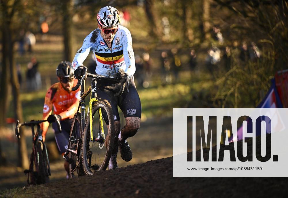 Belgian Wout van Aert pictured in action during the elite men competition of the UCI cyclocross World Championship, WM, Weltmeisterschaft in Lievin, France, Sunday 02 February 2025. The world championships are taking place from 31 January until 02 February. JASPERxJACOBS x111648149x