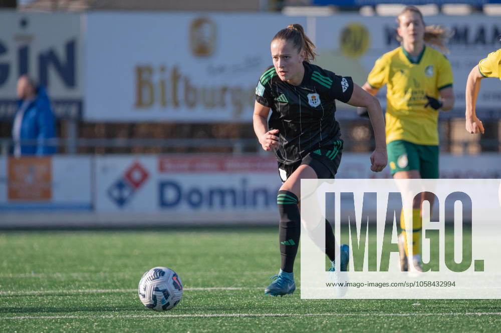 Heerlen, The Netherlands, February 02, 2025: Sophie Van Vugt (33 PEC Zwolle Vrouwen) controls the ball (action) during the Azerion Vrouwen Eredivisie game between Fortuna Sittard Vrouwen and PEC Zwolle Vrouwen at the Sportpark Pronsebroek in Heerlen, The Netherlands (Martin Pitsch SPP)