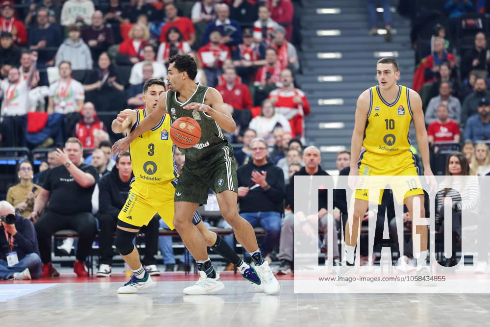 Oscar da Silva (FC Bayern Basketball, 01) mit Ball im Duell mit Matteo Spagnolo (Alba Berlin, 03), GER, FC Bayern Muenchen vs. Alba Berlin, Basketball, easycredit Basketball Bundesliga, BBL, 19. Spieltag, Saison 2024 2025, 02.02.2025, GER, FC Bayern Muenchen vs. Alba Berlin, Basketball, easycredit Basketball Bundesliga, BBL, 19. Spieltag, Saison 2024 2025, 02.02.2025 Muenchen